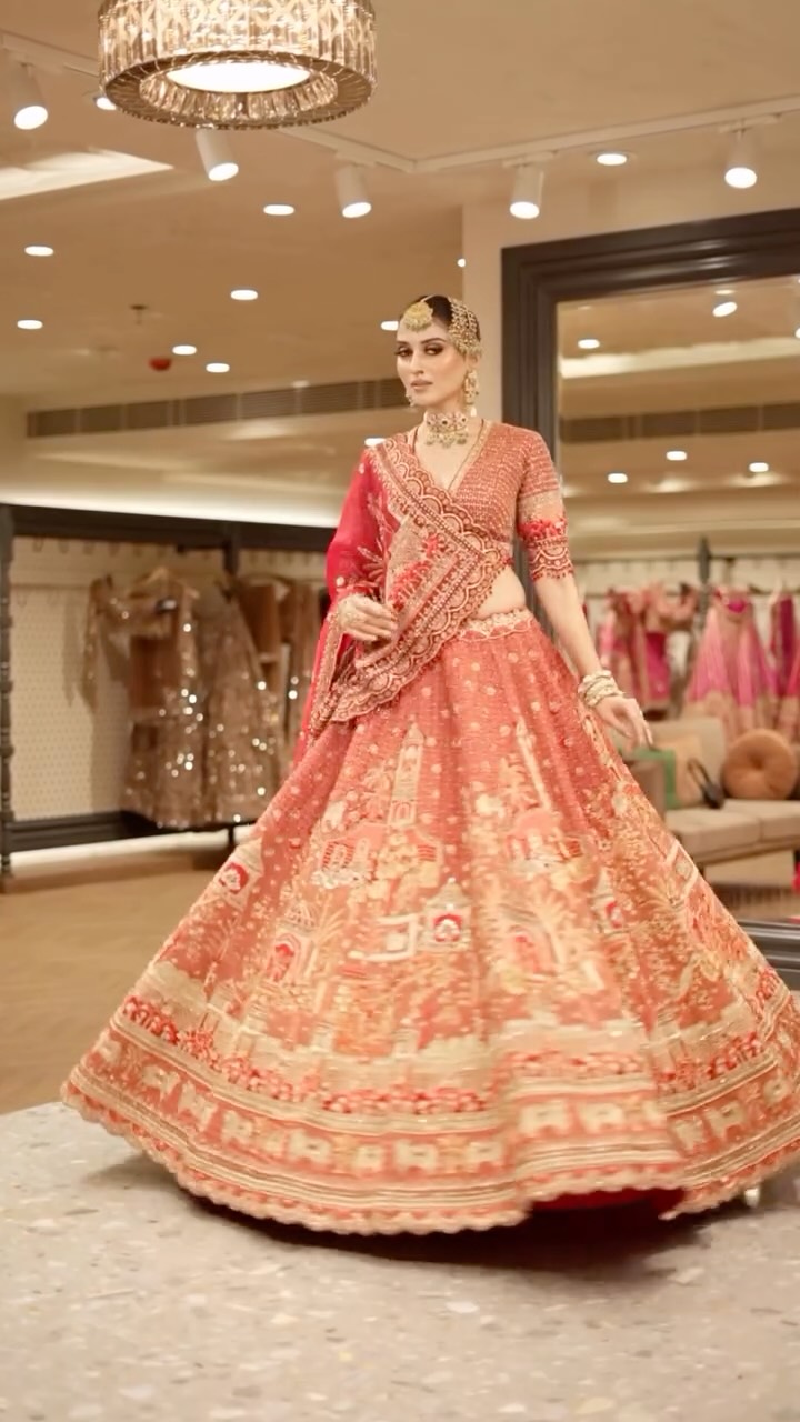 A new take on bridal red.✨

Not quite crimson, not quite coral a distinctive red that sits beautifully in between. Detailed handwork, ornate borders and intrica